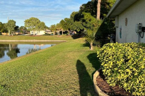 Villa ou maison à vendre à Port St. Lucie, Floride: 4 chambres, 159.79 m2 № 2064918 - photo 12
