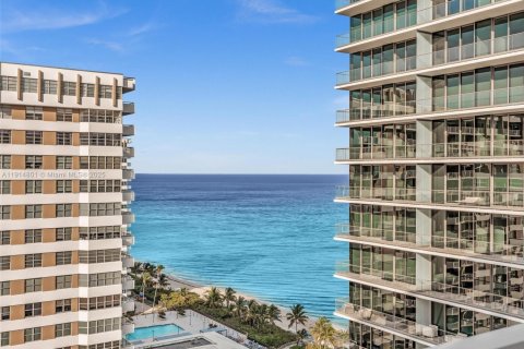 Condo in Hallandale Beach, Florida, 2 bedrooms  № 1970727 - photo 6