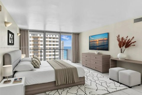 Condo in Hallandale Beach, Florida, 2 bedrooms  № 1970727 - photo 29