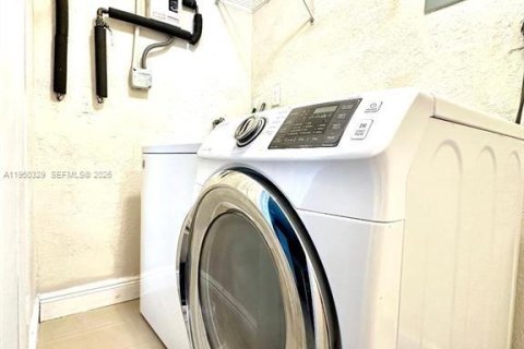 Купить виллу или дом в Форт-Лодердейл, Флорида 3 спальни, 94.2м2, № 2009393 - фото 10