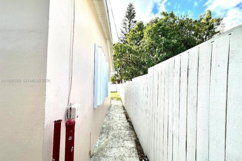 Купить виллу или дом в Форт-Лодердейл, Флорида 3 спальни, 94.2м2, № 2009393 - фото 18