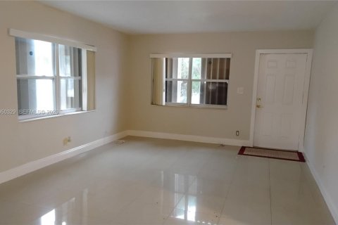 Купить виллу или дом в Форт-Лодердейл, Флорида 3 спальни, 94.2м2, № 2009393 - фото 2