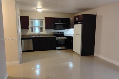 Купить виллу или дом в Форт-Лодердейл, Флорида 3 спальни, 94.2м2, № 2009393 - фото 3