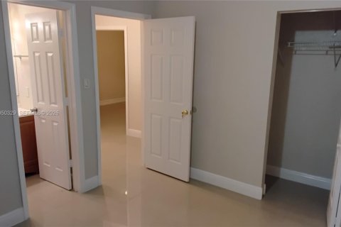 Купить виллу или дом в Форт-Лодердейл, Флорида 3 спальни, 94.2м2, № 2009393 - фото 26