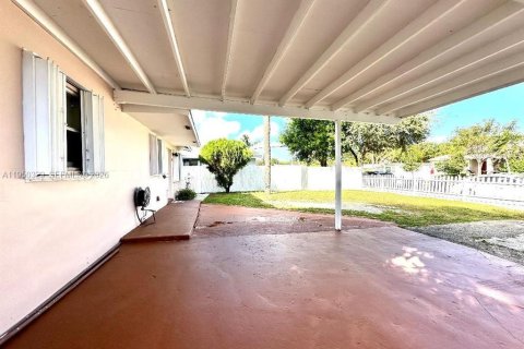 Купить виллу или дом в Форт-Лодердейл, Флорида 3 спальни, 94.2м2, № 2009393 - фото 20