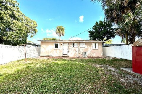 Купить виллу или дом в Форт-Лодердейл, Флорида 3 спальни, 94.2м2, № 2009393 - фото 15