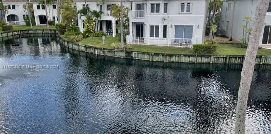 Villa ou maison à Aventura, Floride 3 chambres, 199.28 m2 № 1786498
