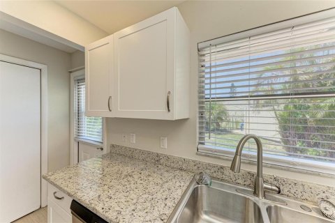 Casa en venta en Sarasota, Florida, 2 dormitorios, 93.65 m2 № 1644025 - foto 5