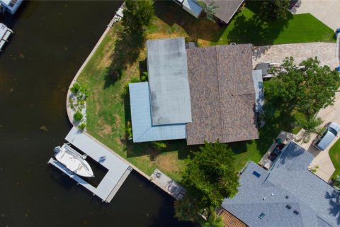 House in Palm Harbor, Florida 3 bedrooms, 192.21 sq.m. № 2210027 - photo 6