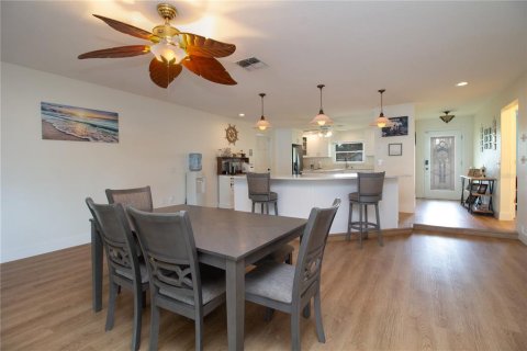 House in Palm Harbor, Florida 3 bedrooms, 192.21 sq.m. № 2210027 - photo 22