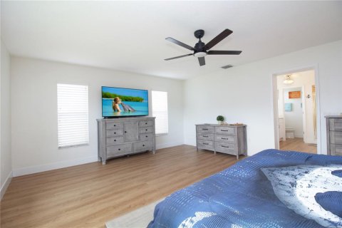 House in Palm Harbor, Florida 3 bedrooms, 192.21 sq.m. № 2210027 - photo 27