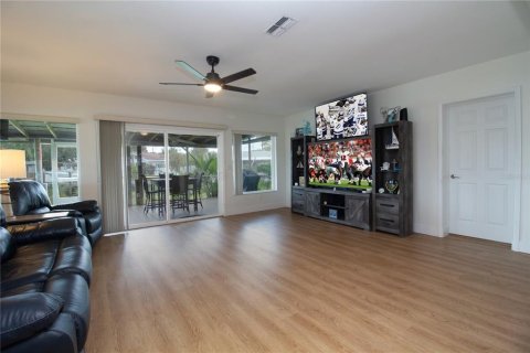 House in Palm Harbor, Florida 3 bedrooms, 192.21 sq.m. № 2210027 - photo 25