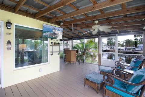 House in Palm Harbor, Florida 3 bedrooms, 192.21 sq.m. № 2210027 - photo 18