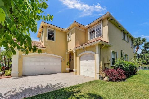 Дом в Мирамар, Флорида 5 спален, 295.43м2 № 2041298