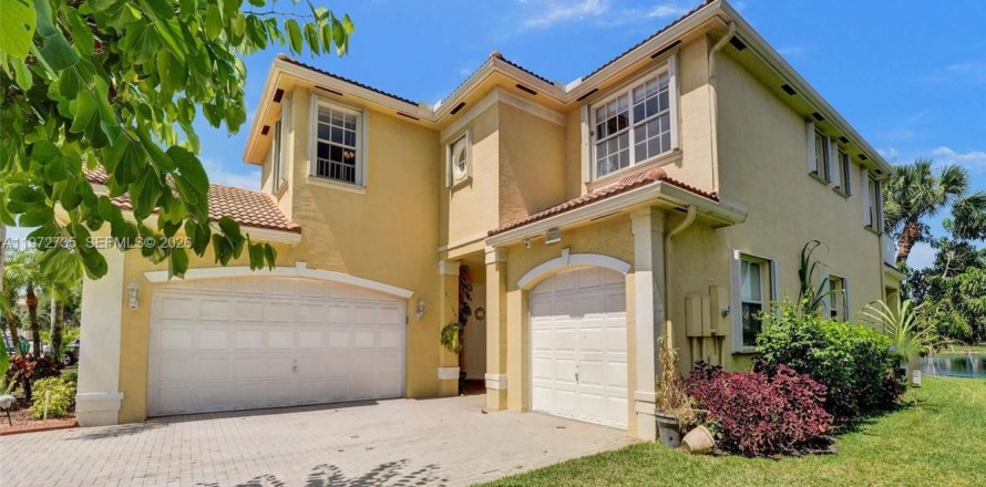 Дом в Мирамар, Флорида 5 спален, 295.43м2 № 2041298