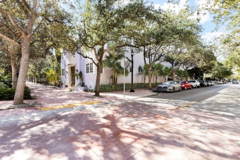 Copropriété à louer à Miami Beach, Floride: 33.82 m2 № 1977377 - photo 1