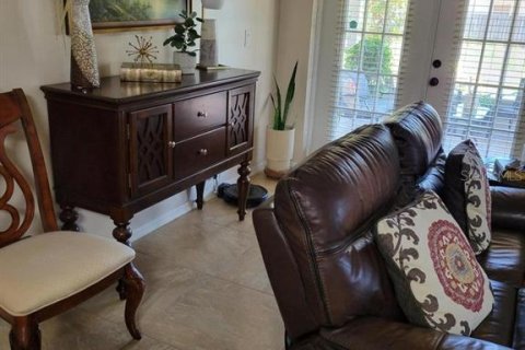 Villa ou maison à vendre à Palm Bay, Floride: 3 chambres, 193.24 m2 № 2227101 - photo 4