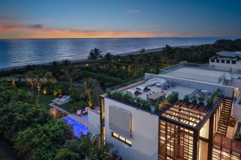 House in Miami Beach, Florida 6 bedrooms, 589.93 sq.m. № 2082053 - photo 13