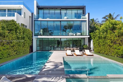 House in Miami Beach, Florida 6 bedrooms, 589.93 sq.m. № 2082053 - photo 8