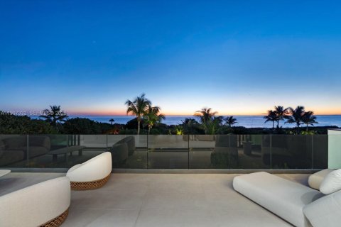 House in Miami Beach, Florida 6 bedrooms, 589.93 sq.m. № 2082053 - photo 30