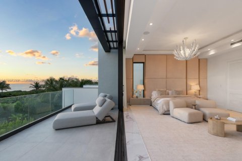 House in Miami Beach, Florida 6 bedrooms, 589.93 sq.m. № 2082053 - photo 28