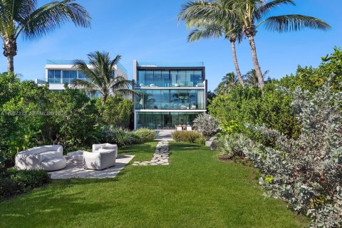 House in Miami Beach, Florida 6 bedrooms, 589.93 sq.m. № 2082053 - photo 11