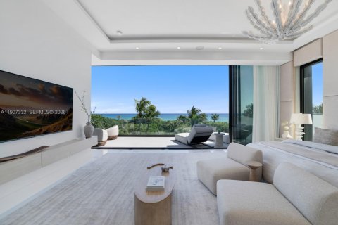 House in Miami Beach, Florida 6 bedrooms, 589.93 sq.m. № 2082053 - photo 25