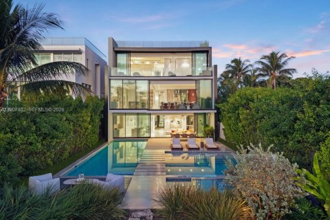 House in Miami Beach, Florida 6 bedrooms, 589.93 sq.m. № 2082053 - photo 9