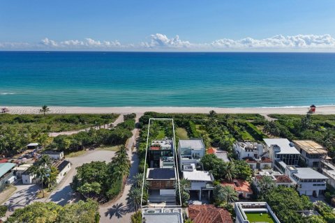 House in Miami Beach, Florida 6 bedrooms, 589.93 sq.m. № 2082053 - photo 17