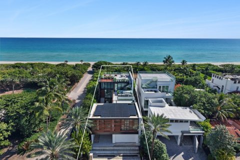 House in Miami Beach, Florida 6 bedrooms, 589.93 sq.m. № 2082053 - photo 15