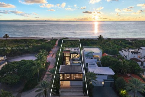 House in Miami Beach, Florida 6 bedrooms, 589.93 sq.m. № 2082053 - photo 14