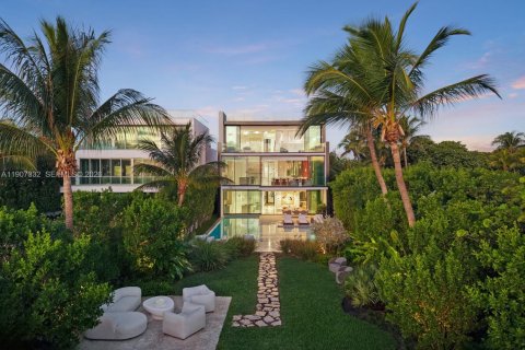 House in Miami Beach, Florida 6 bedrooms, 589.93 sq.m. № 2082053 - photo 10
