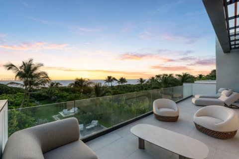 House in Miami Beach, Florida 6 bedrooms, 589.93 sq.m. № 2082053 - photo 29