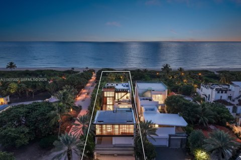 House in Miami Beach, Florida 6 bedrooms, 589.93 sq.m. № 2082053 - photo 16