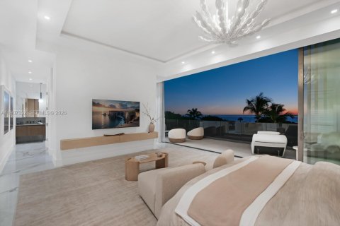 House in Miami Beach, Florida 6 bedrooms, 589.93 sq.m. № 2082053 - photo 26