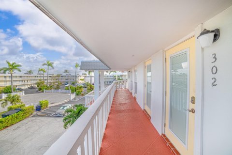 Condo in North Palm Beach, Florida, 2 bedrooms № 2174357 - photo 3