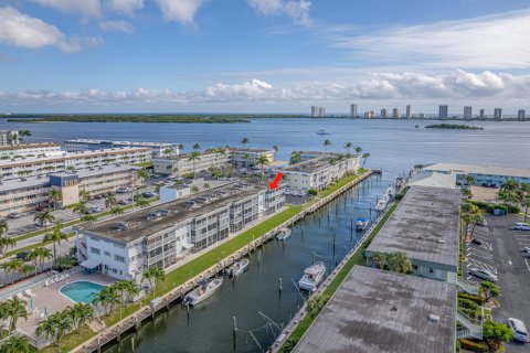 Condo in North Palm Beach, Florida, 2 bedrooms № 2174357 - photo 27