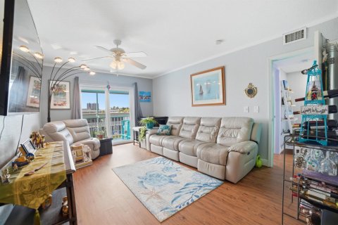 Condo in North Palm Beach, Florida, 2 bedrooms № 2174357 - photo 11