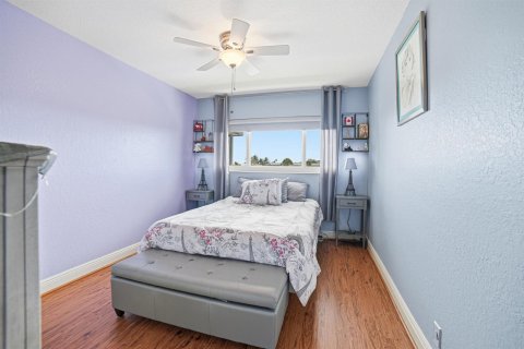 Condo in North Palm Beach, Florida, 2 bedrooms № 2174357 - photo 16