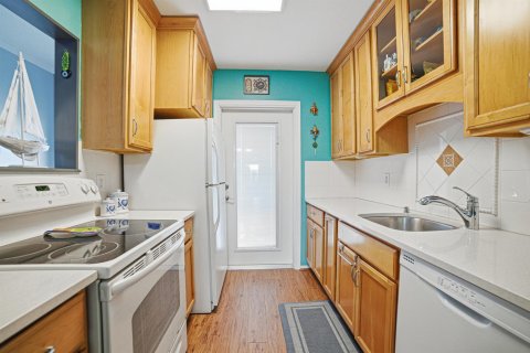 Condo in North Palm Beach, Florida, 2 bedrooms № 2174357 - photo 8
