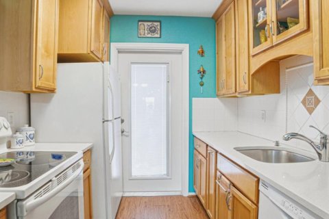 Condo in North Palm Beach, Florida, 2 bedrooms № 2174357 - photo 10