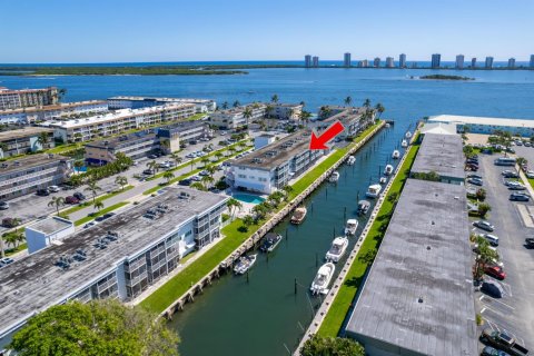 Condo in North Palm Beach, Florida, 2 bedrooms № 2174357 - photo 2