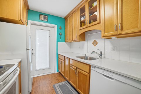 Condo in North Palm Beach, Florida, 2 bedrooms № 2174357 - photo 9