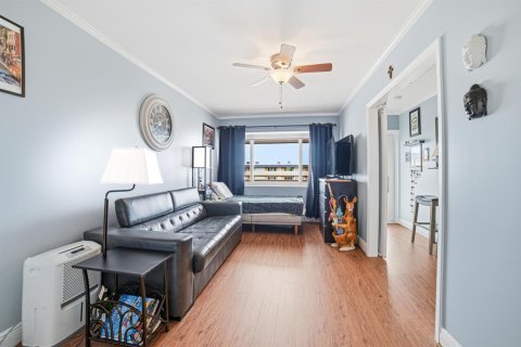 Condo in North Palm Beach, Florida, 2 bedrooms № 2174357 - photo 18