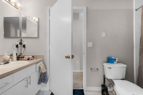 Condo in Orlando, Florida, 2 bedrooms  № 1719027 - photo 14