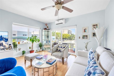 Condominio en venta en Bay Harbor Islands, Florida, 1 dormitorio, 65.03 m2 № 2184861 - foto 16