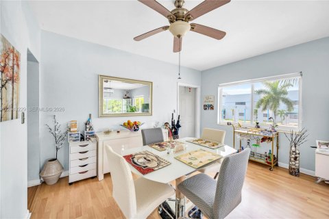 Condominio en venta en Bay Harbor Islands, Florida, 1 dormitorio, 65.03 m2 № 2184861 - foto 11