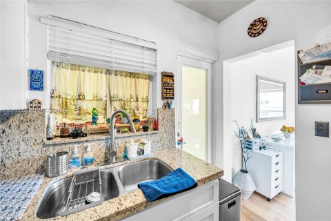 Condominio en venta en Bay Harbor Islands, Florida, 1 dormitorio, 65.03 m2 № 2184861 - foto 21