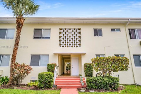 Condominio en venta en Bay Harbor Islands, Florida, 1 dormitorio, 65.03 m2 № 2184861 - foto 9