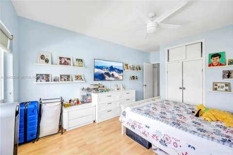 Condominio en venta en Bay Harbor Islands, Florida, 1 dormitorio, 65.03 m2 № 2184861 - foto 26